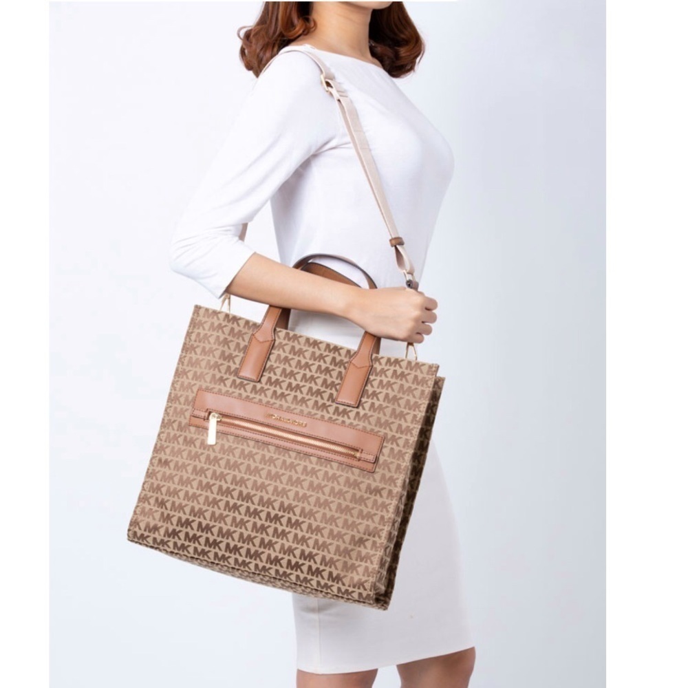 Michael Kors Mk Jacquard Large Kenly Tote Bag